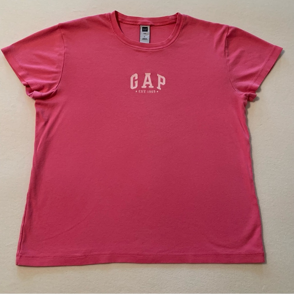 GAP bright pink logo tee, short sleeve t-shirt L